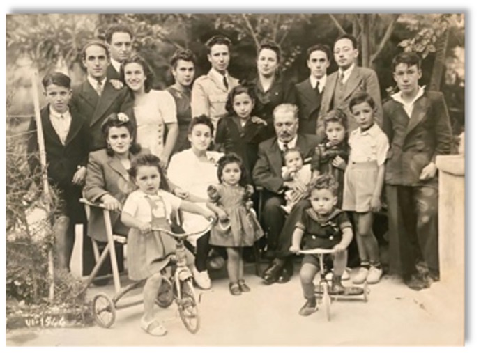 Filoteo Burneo Samaniego  -  Petronila Arias Burneo  - Sus hijos y nietos